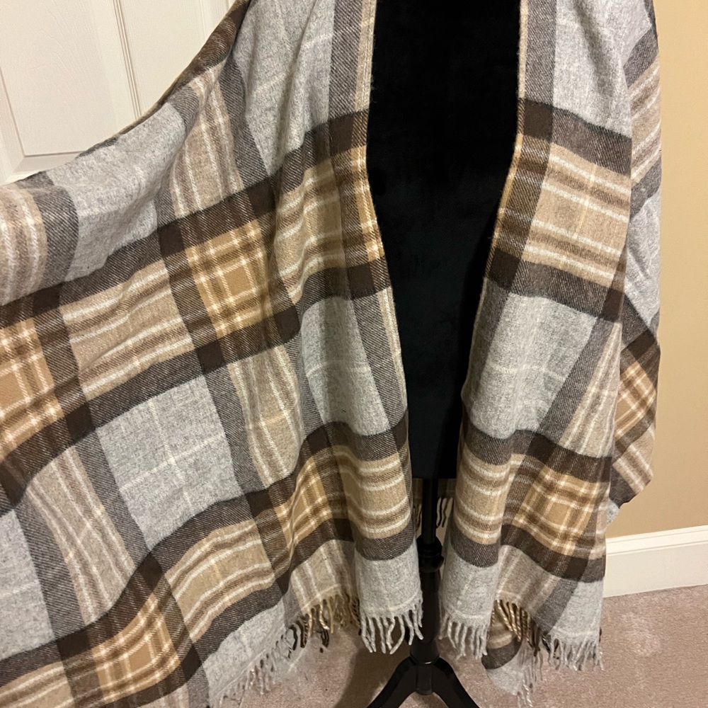 Wrap - Picture 2 of 5